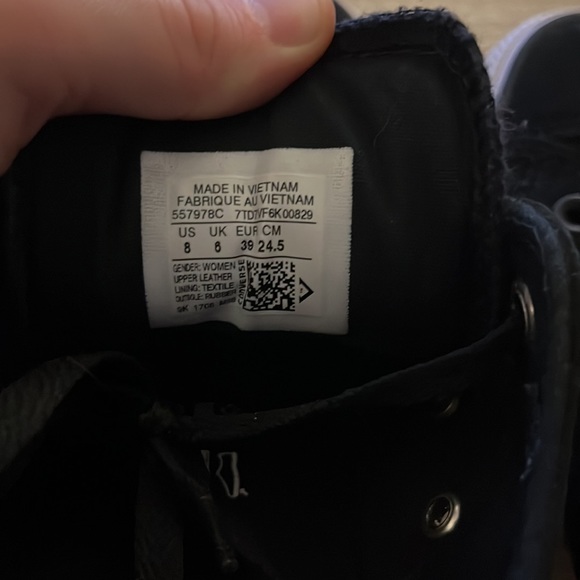 Black canvas converse shoes size 8 - Picture 6 of 6